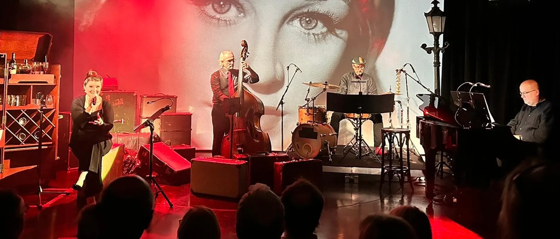 Beim Knef Liederabend gebeisterten die Darsteller des Akademietheaters das Publikum