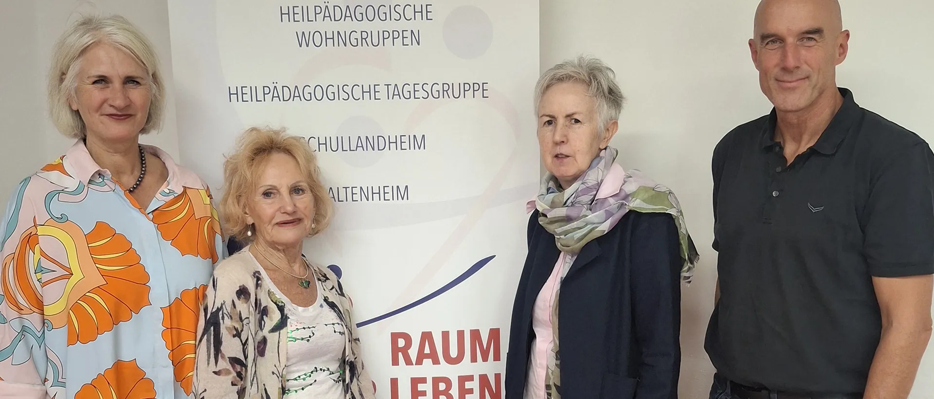 Mitglieder des Lions Club Therese von Bayern bei der Spendenübergabe in Kallmünz